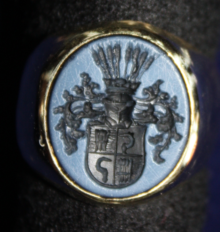 перстень с гербом